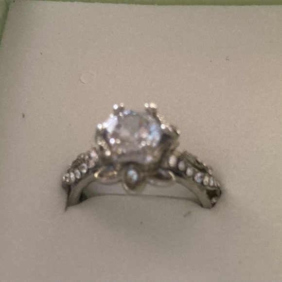 Source Unknown Jewelry - Flower Ring